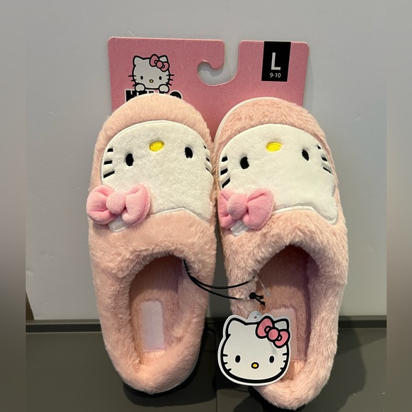 Hello Kitty Shoes - Super Cute Hello Kitty Plush Slippers- Size Large (Womens 9-10)- NWT
